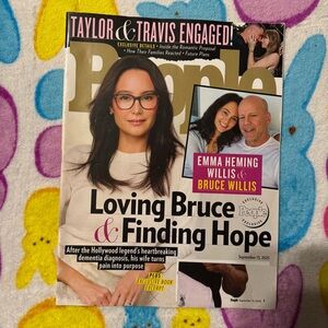 People Mag 9/25 Bruce Willis Cover/Taylor & Travis/ Miranda Cosgrove Exclusive